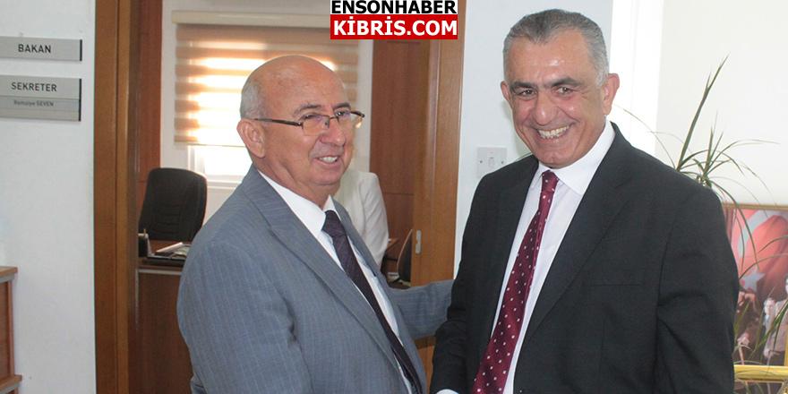 'Projeler yarım kalmasın'Ulusal Eğitim ve Kültür Bakanı Nazım Çavuşoğlu,  eski bakan, TDP Genel Başkanı Cemal Özyiğit’ten görevi devraldı.
