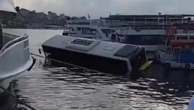 KIBRIS
                                        İstanbul'da İETT otobüsü denize düştü