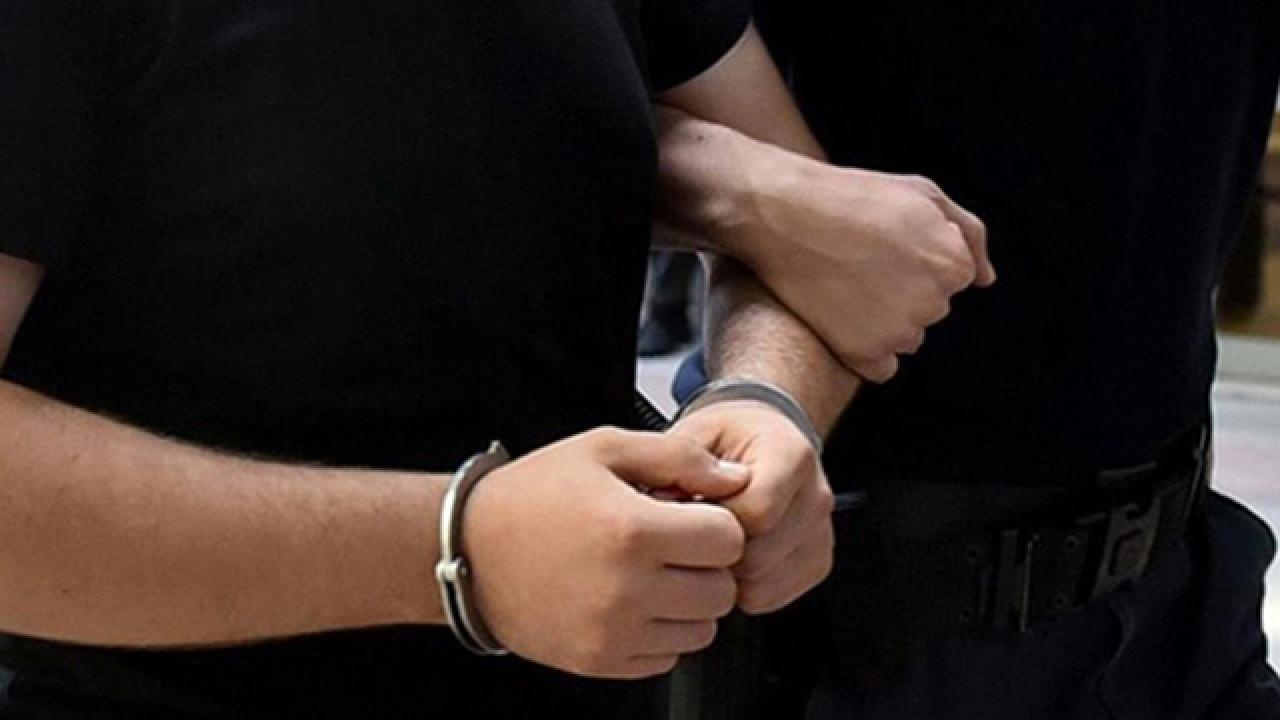 Girne’de otobüsün dikiz aynasına kasten yumruk vuran şahıs tutuklandı