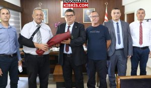KIBRIS
                                        Maliye Bakanı Berova Kıbrıs Türk Polis Mensupları Derneği'ni kabul etti