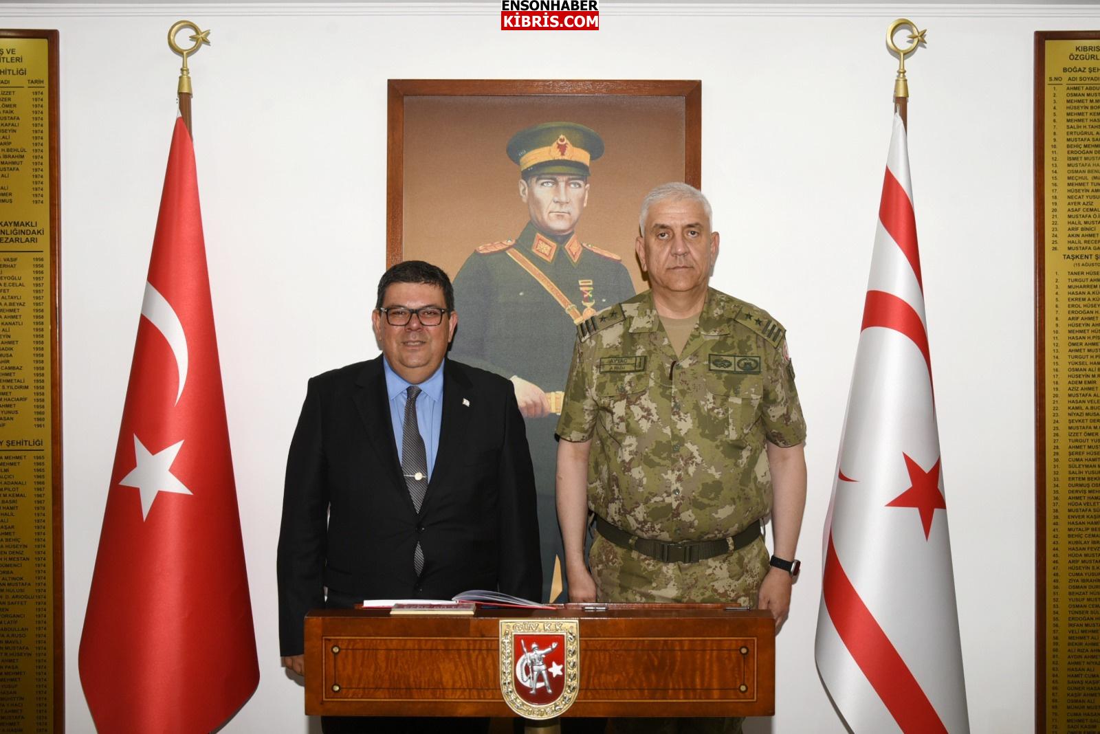 KIBRIS
                                        Bakan Berova, Güvenlik Kuvvetleri Komutanı Tümgeneral Aytaç'ı Makamında Ziyaret Etti